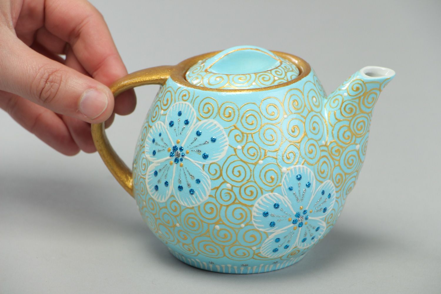 Керамический чайник расписанный акриловыми красками голубой для заваривания объемом 0.3 л фото 4