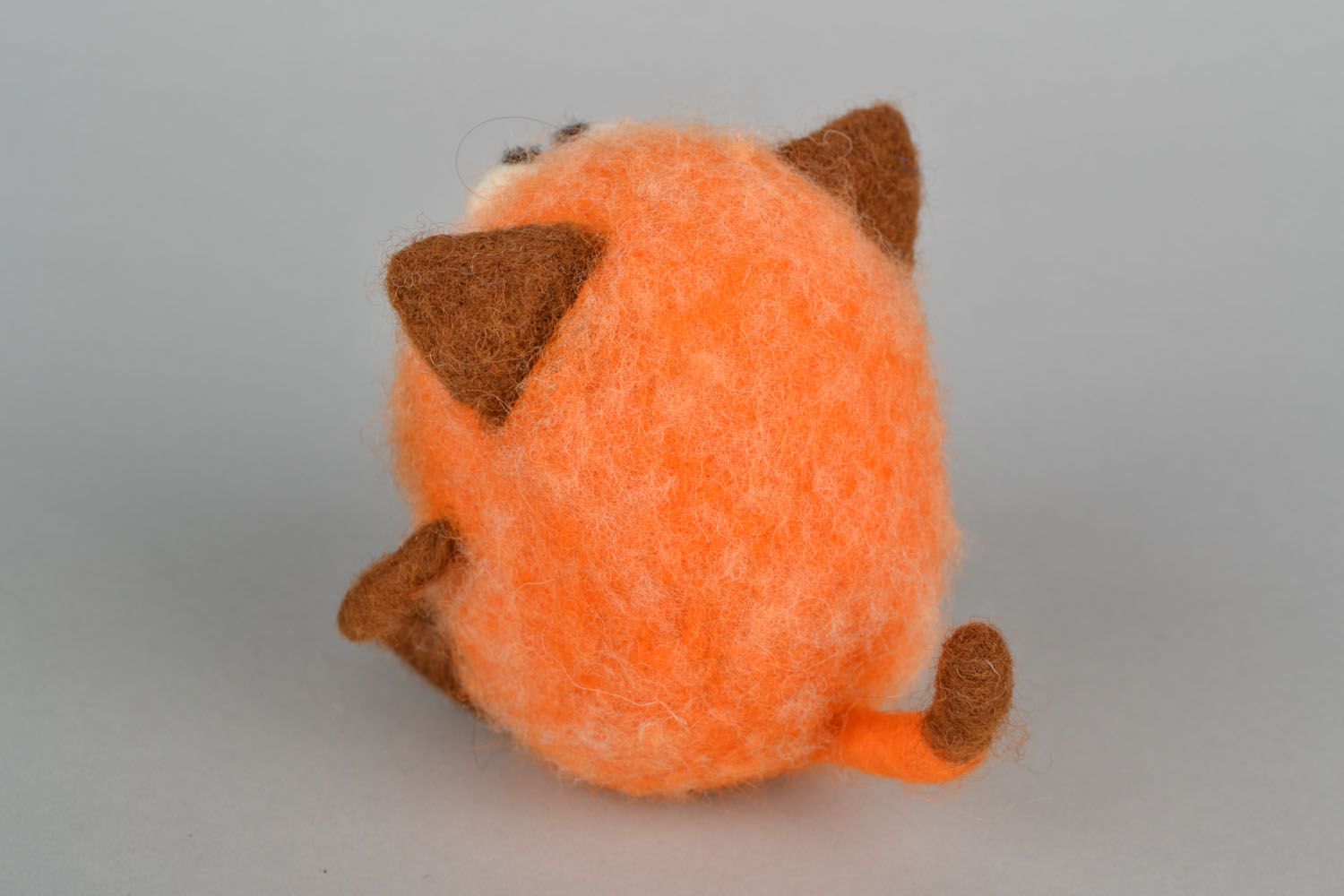 Red cat wool toy photo 4