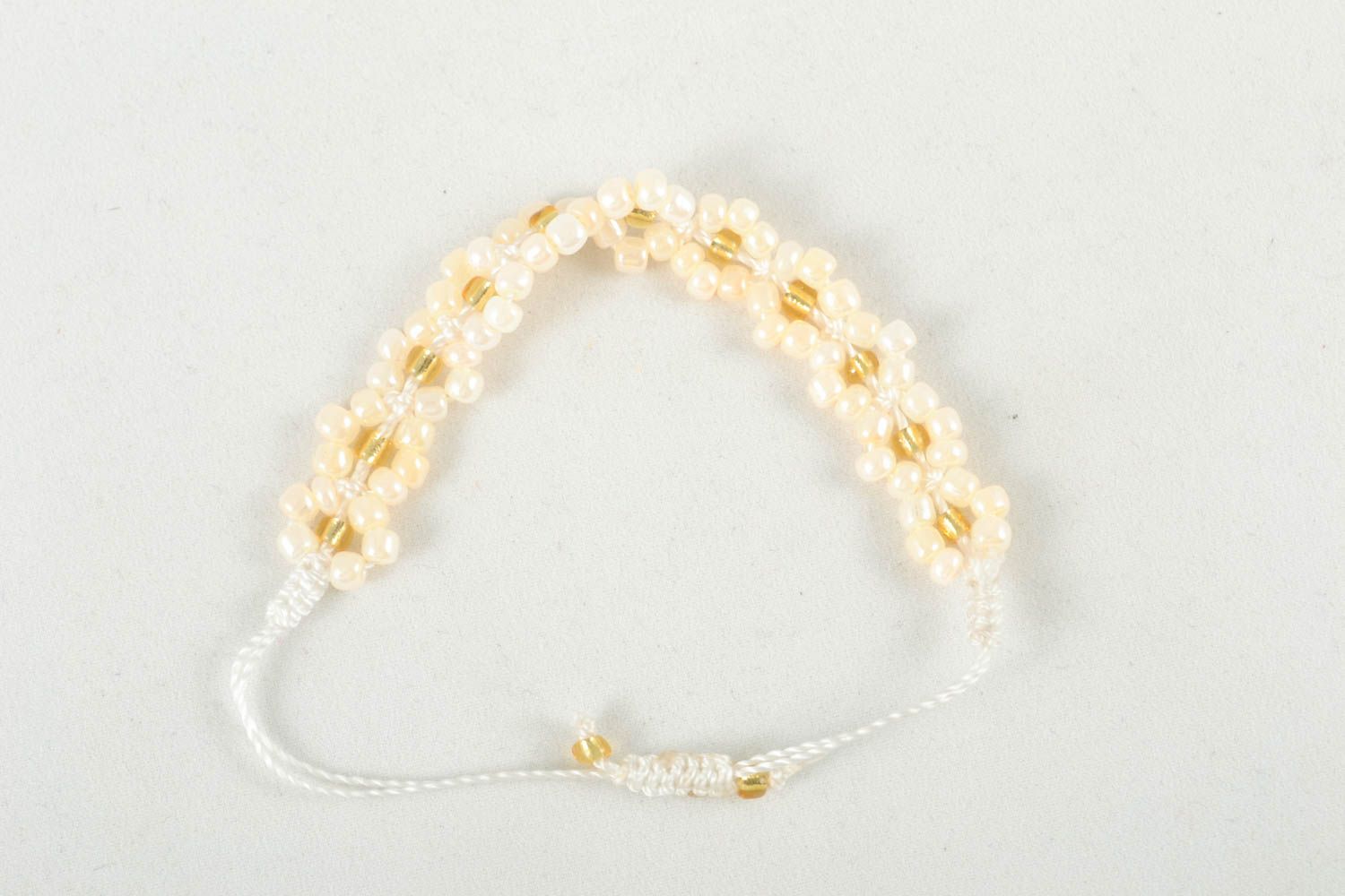 Bracelet en perles fantaisie et lacet technique de macramé photo 3