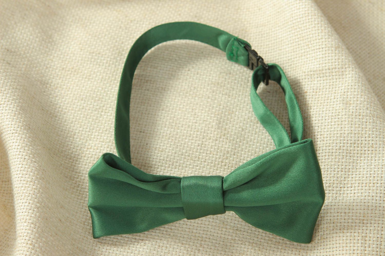 Green satin fabric bow tie photo 1