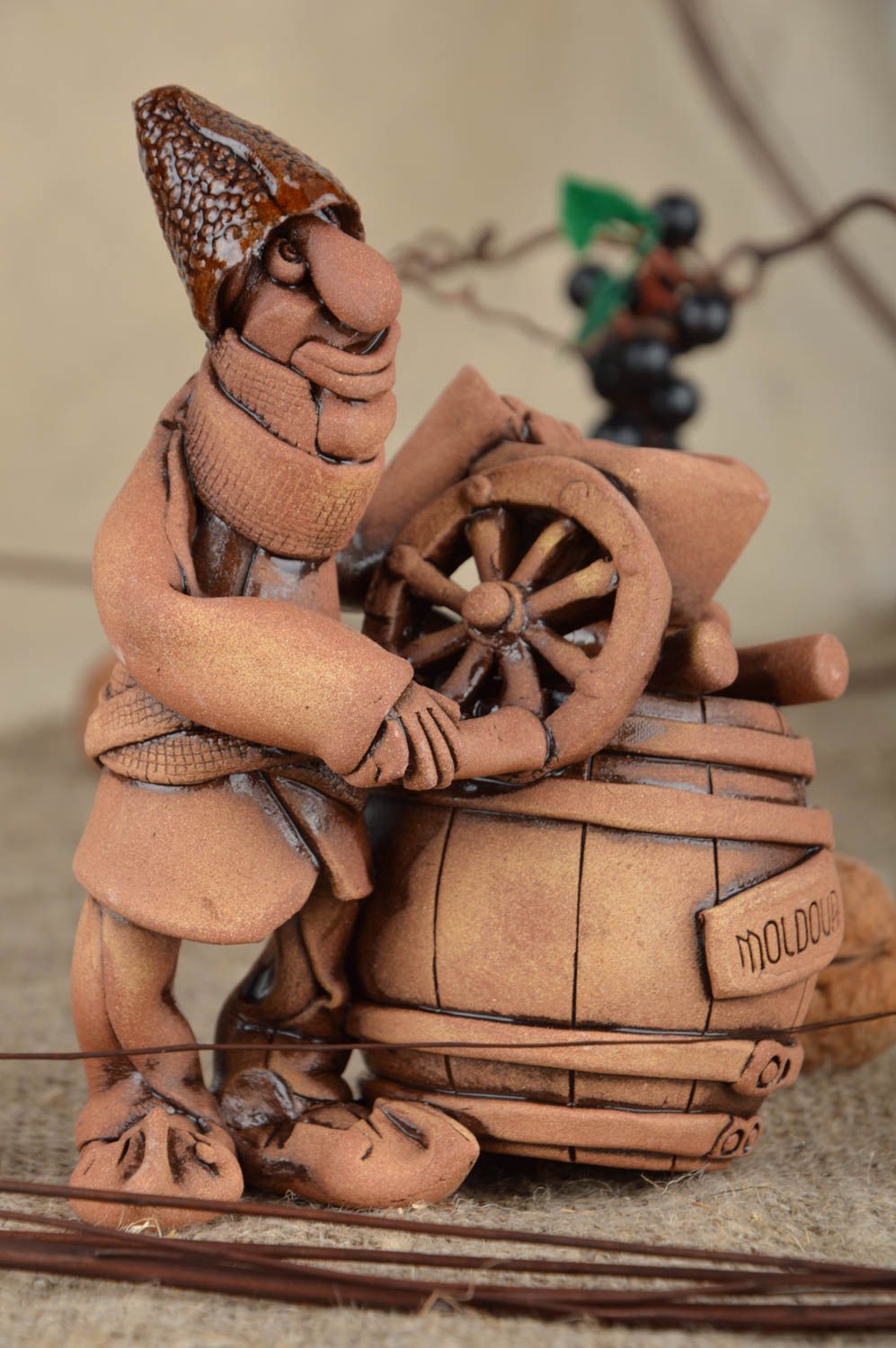 Figura de arcilla artesanal pequeña marrón bonita para decorar casa original foto 1