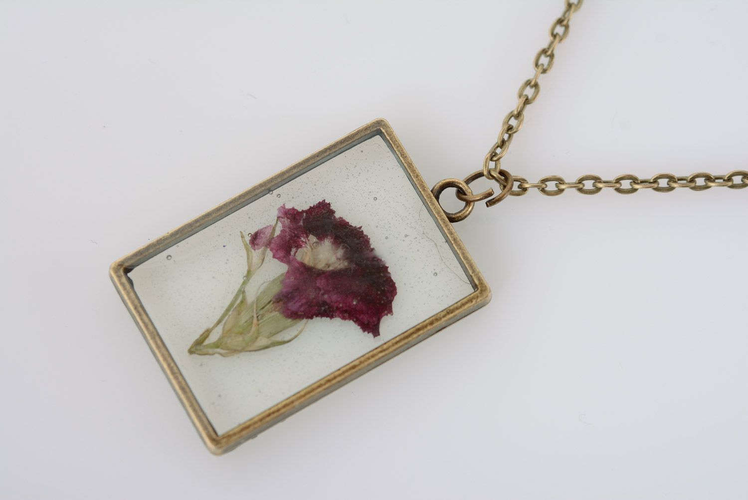 Colgante con flor viva en resina epoxi rectangular hecho a mano foto 2