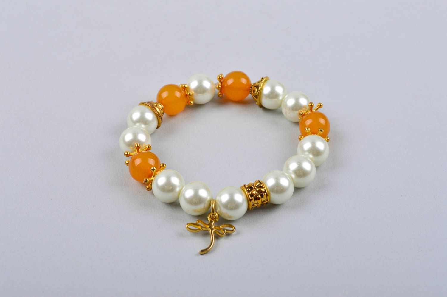 Bracelet en ambre et perles Bijou fait main jaune-blanc Cadeau pour femme photo 3