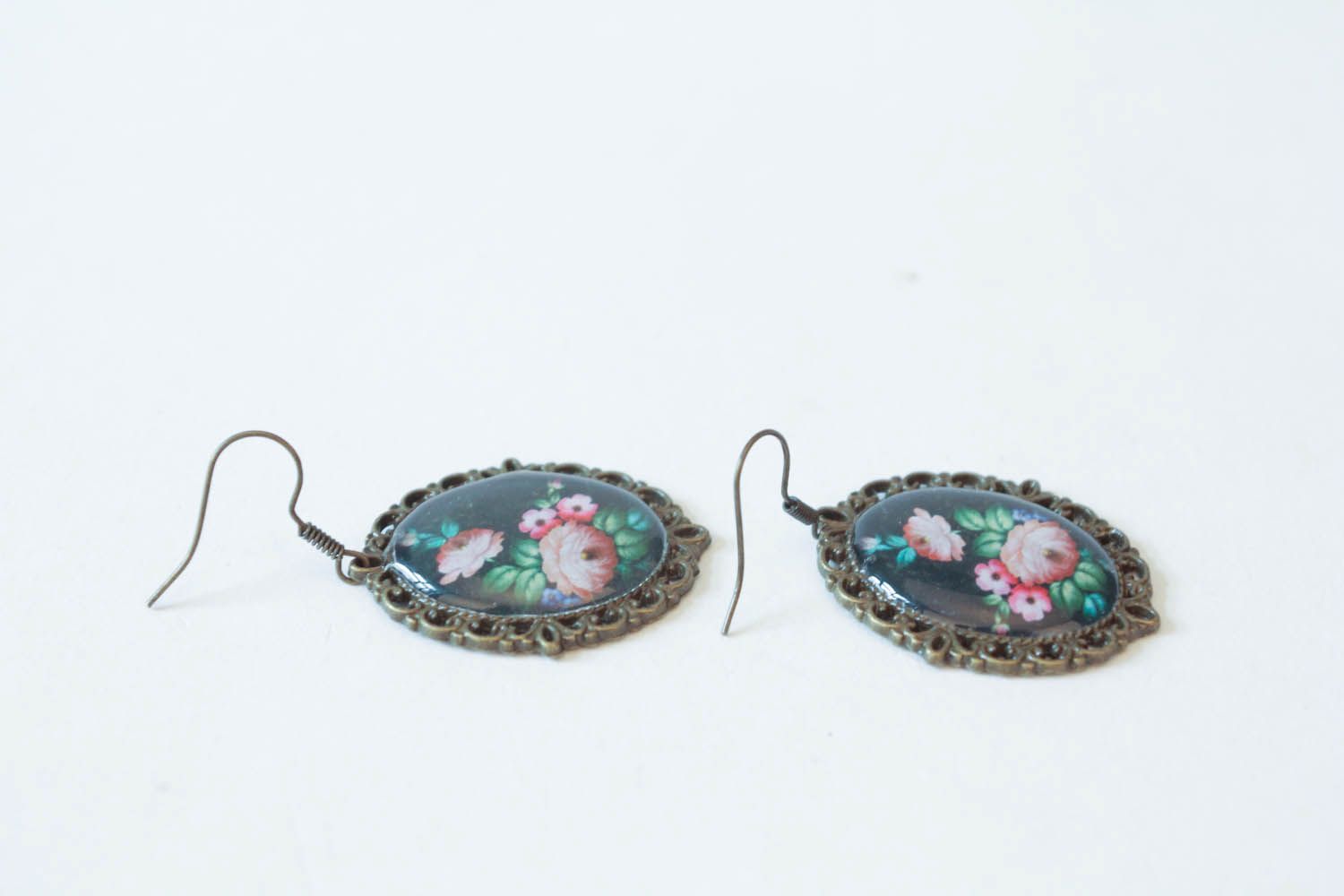 Earrings with metal frame photo 2