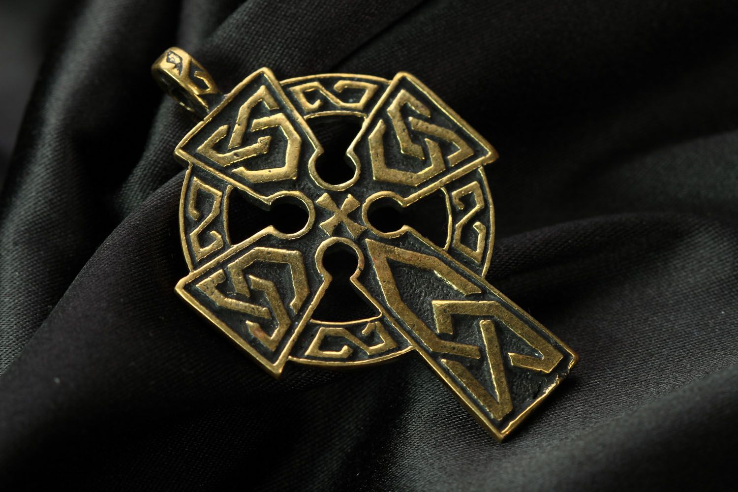 Bronze pendant Celtic Cross photo 1