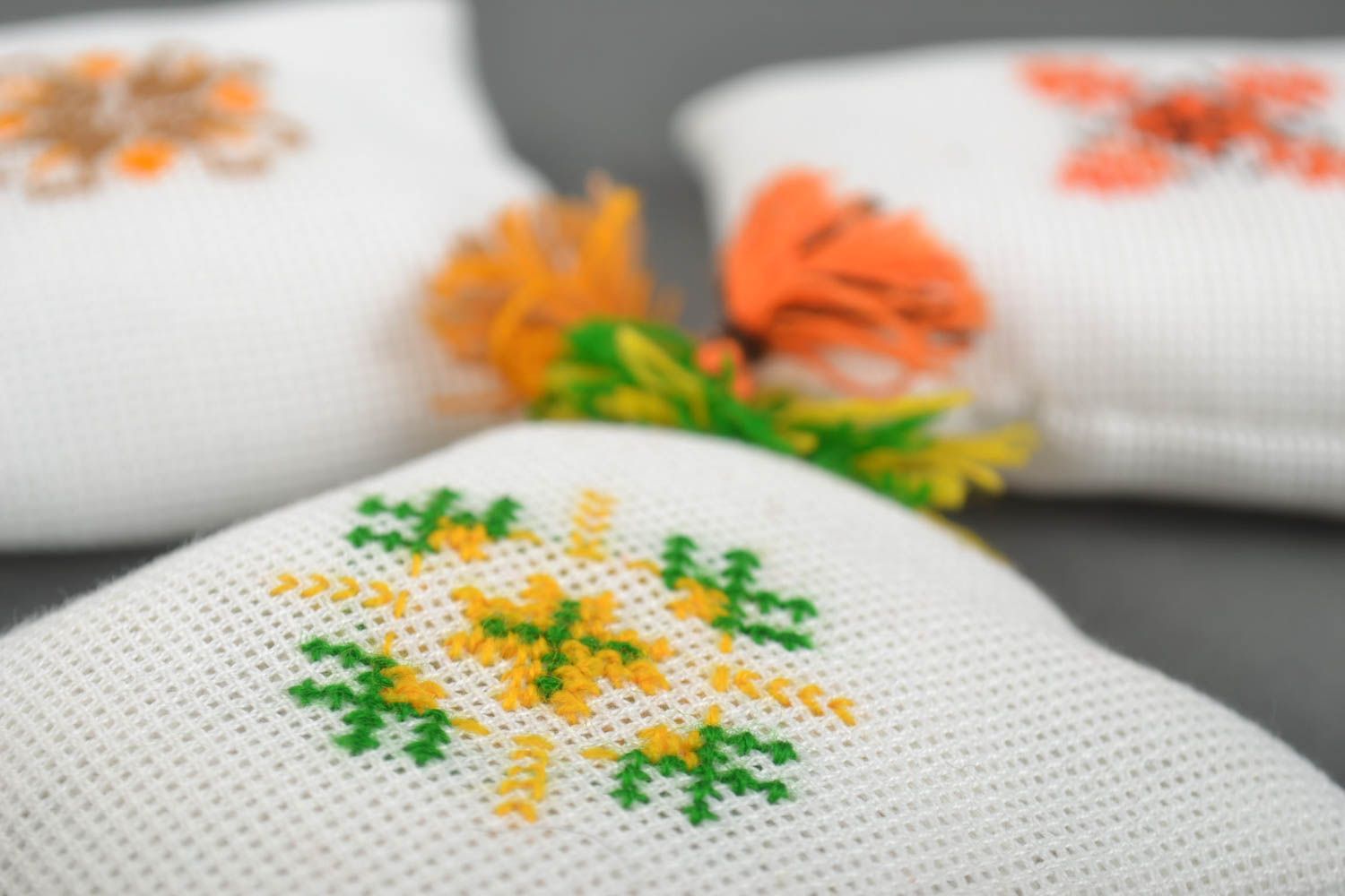 Alfileteros de tela hechos a mano almohadillas para agujas elementos decorativos foto 3