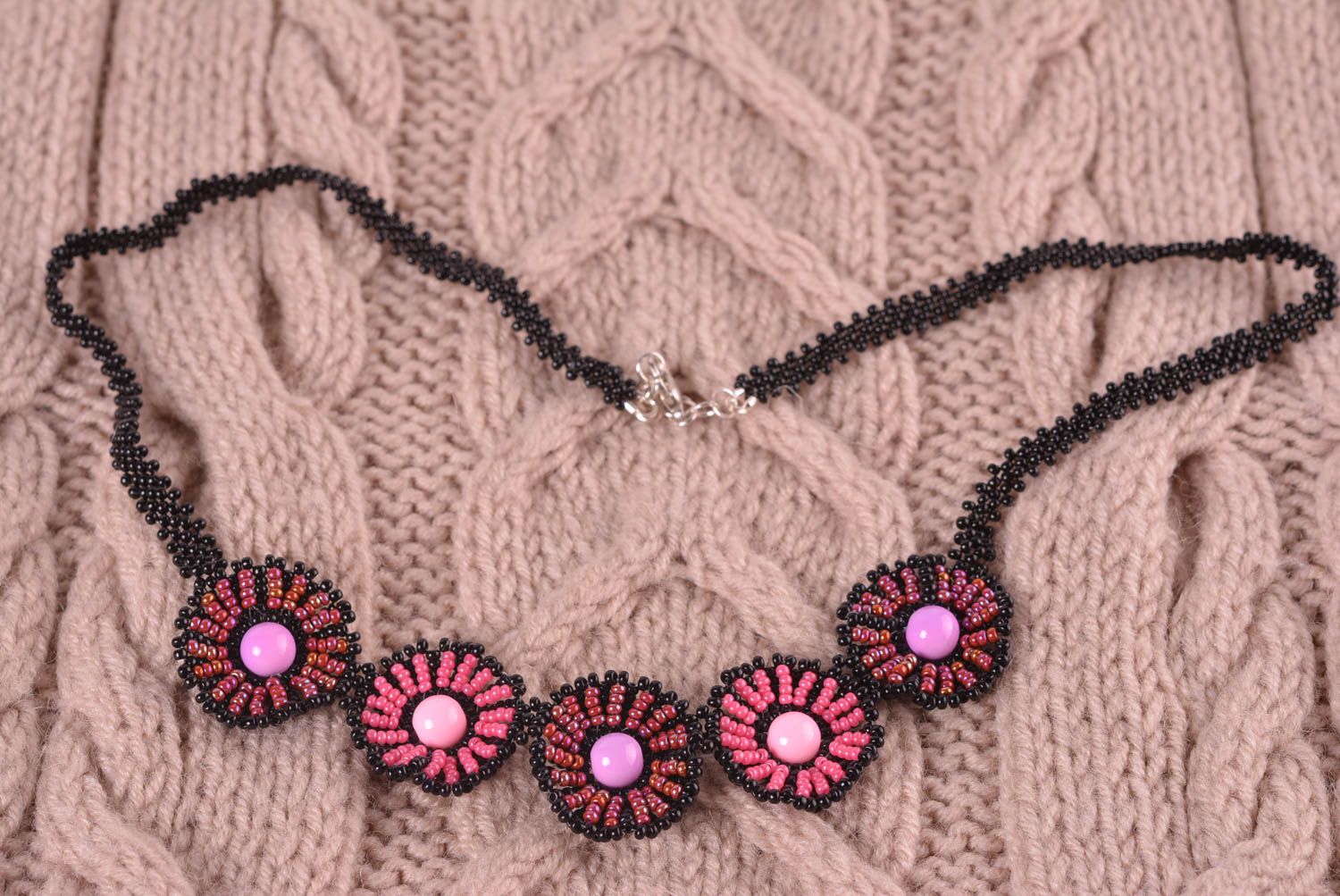 Колье из бисера украшение ручной работы цветочное ожерелье из бисера красивое фото 2