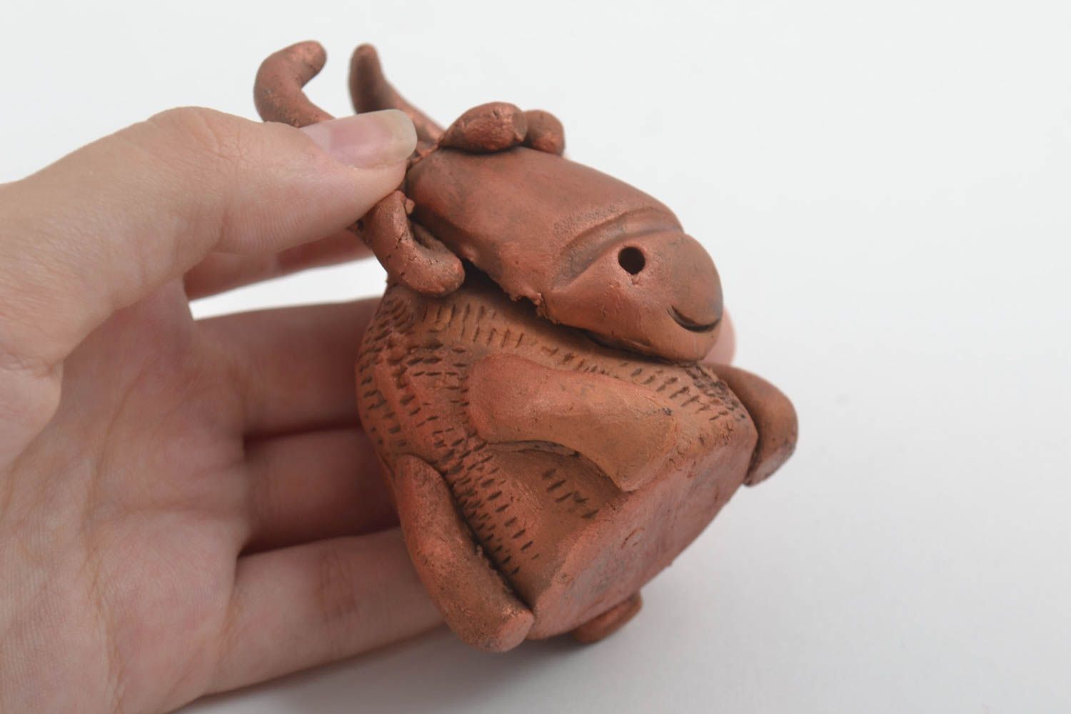 Figura de cerámica hecha a mano animal en miniatura torro souvenir original foto 5
