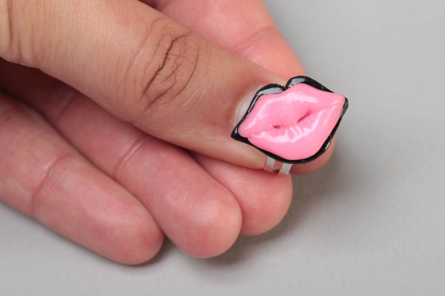 Handmade designer polymer clay jewelry ring with metal basis bright pink lips photo 5