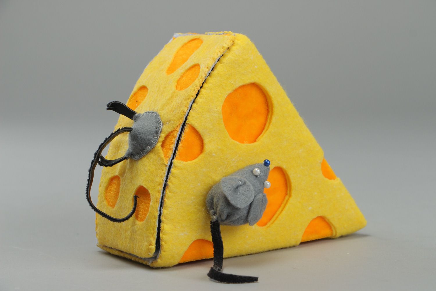 Joyero infantil de fieltro artesanal con forma de queso para accesorios y manualidades foto 3