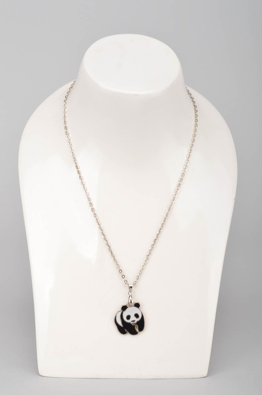 Кулон в виде панды из металла оригинальный на цепочке ручной работы для девушек фото 2