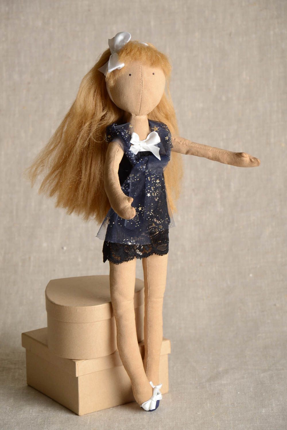 Игрушка ручной работы интерьерная игрушка в виде куклы декор для дома красивая фото 1