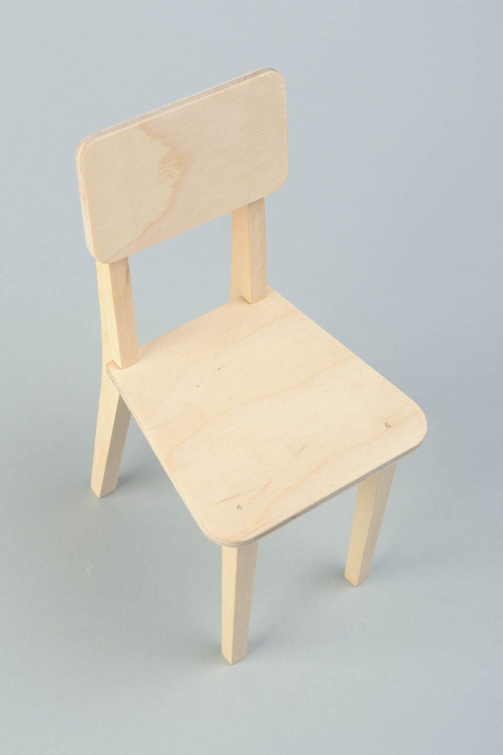 Pieza en blanco para creatividad artesanal con forma de silla para muñecas foto 1