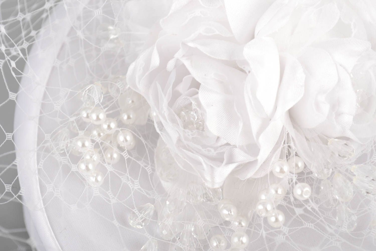 Elegantes Hochzeit Accessoire handmade Brauthut mit Schleier weißer Kopf Schmuck foto 2