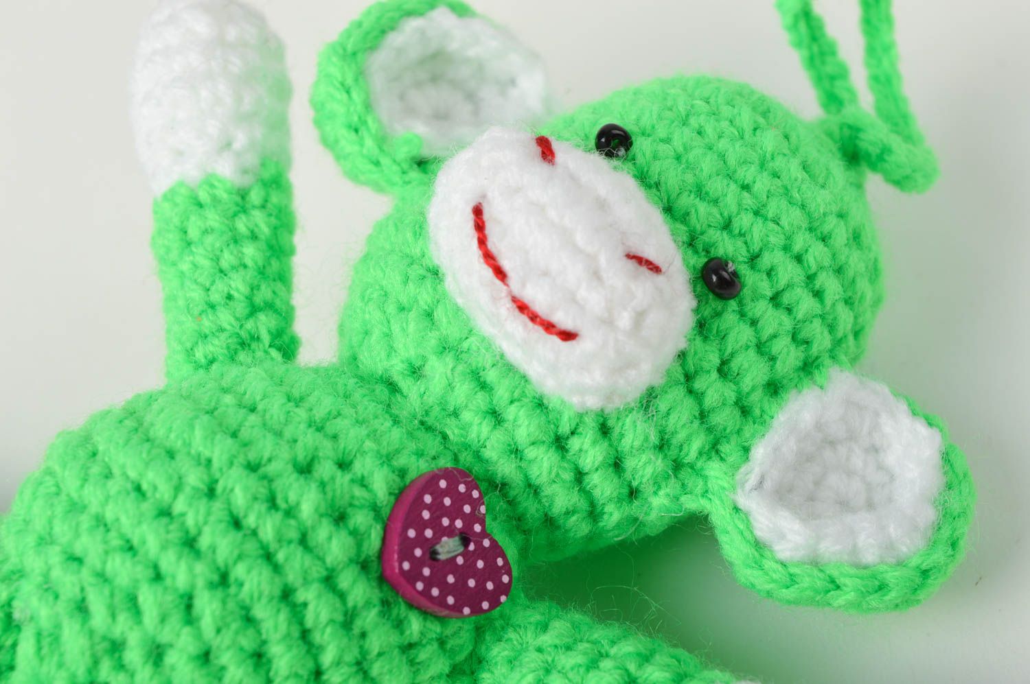 Jouet singe fait main Déco maison vert tricoté au crochet Cadeau original photo 4