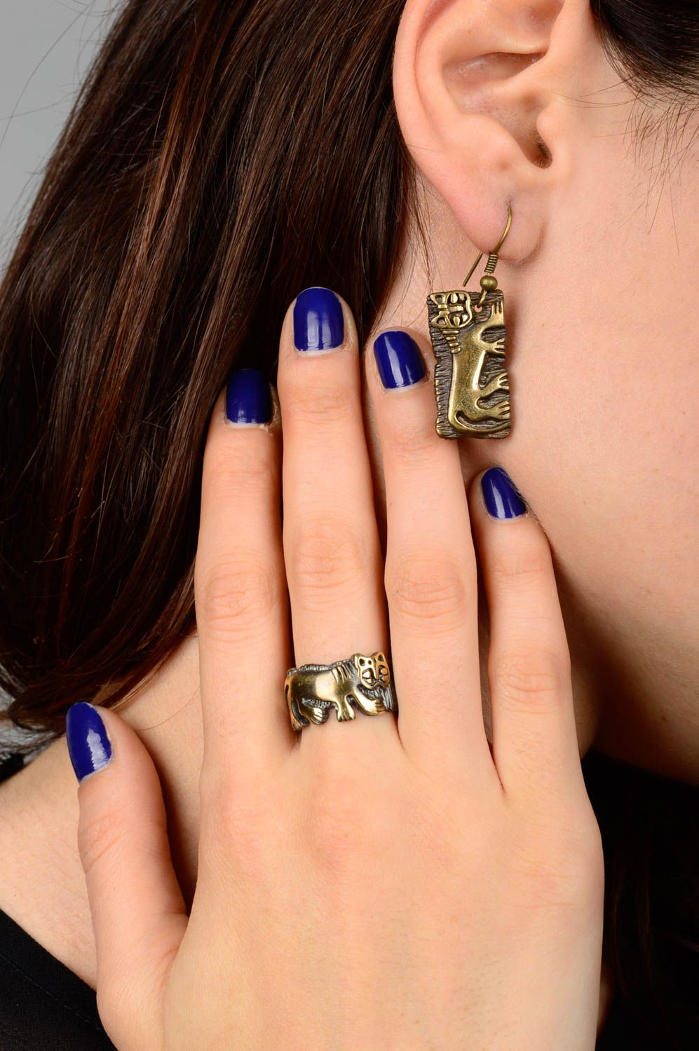 Комплект украшений ручной работы женское кольцо и модные серьги из бронзы Львы фото 2