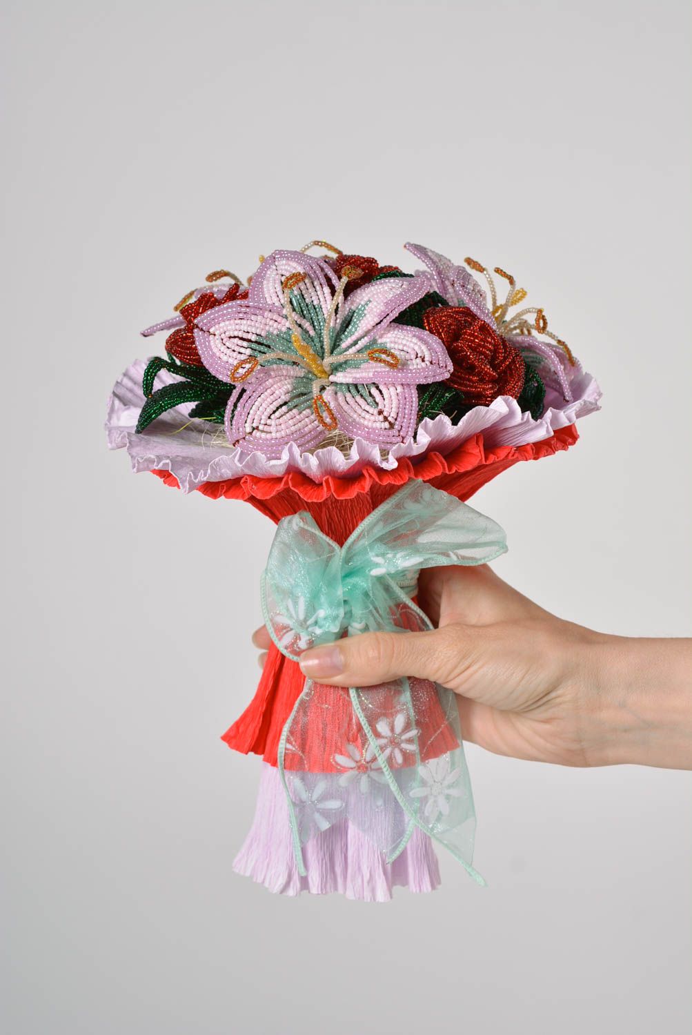 Букет цветов из бисера ручной работы для декора дома на подарок девушке Лилии фото 1