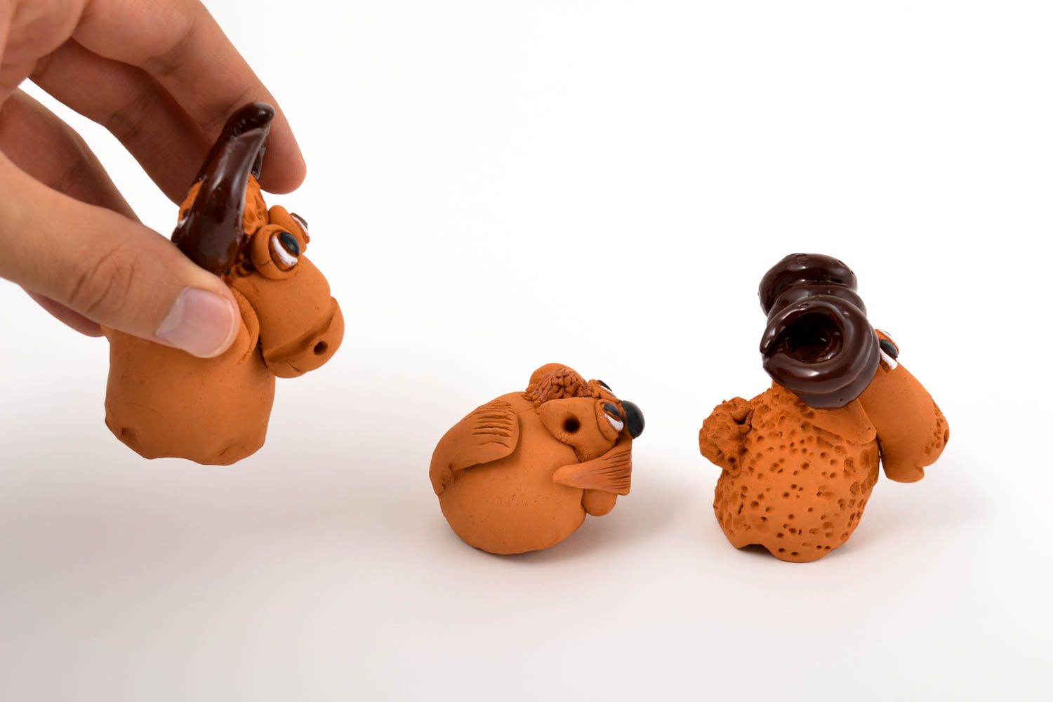 Animaletti in ceramica fatti a mano set di tre figurine souvenir in terracotta foto 2