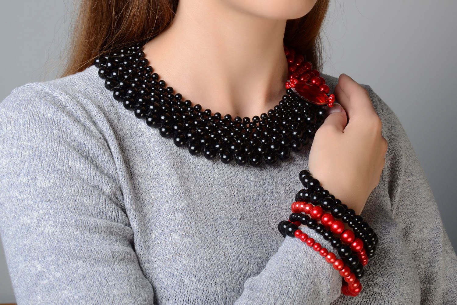 Handmade Schmuckset aus Glasperlen mehrreihiges Collier und Armband rot schwarz foto 1