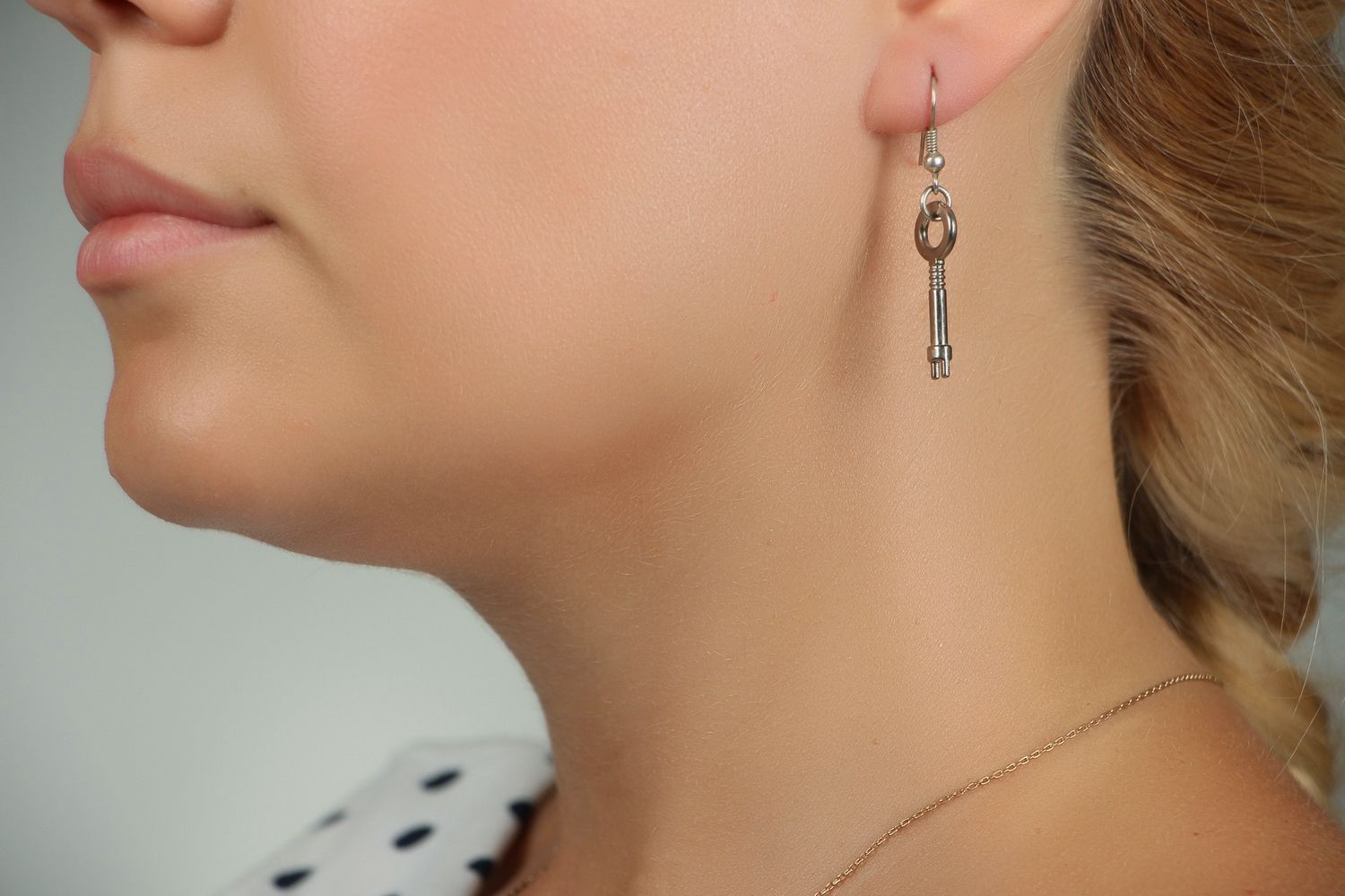 Ohrringe-Schlüssel aus Metall foto 5