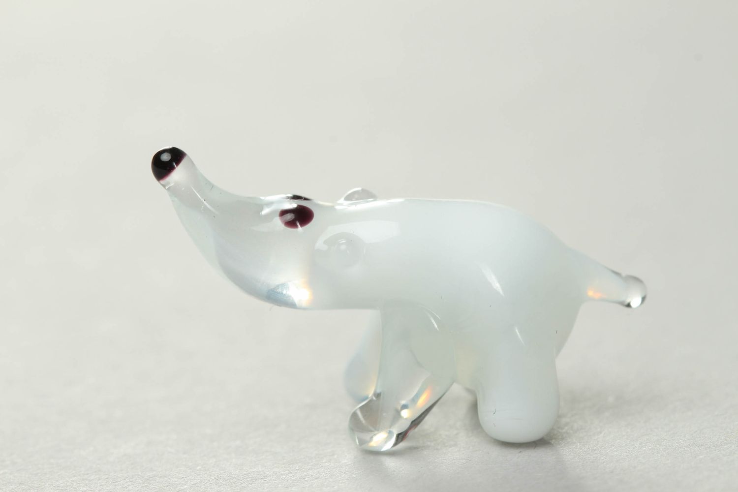 Фигурка из стекла в технике лэмпворк Белый медведь фото 1