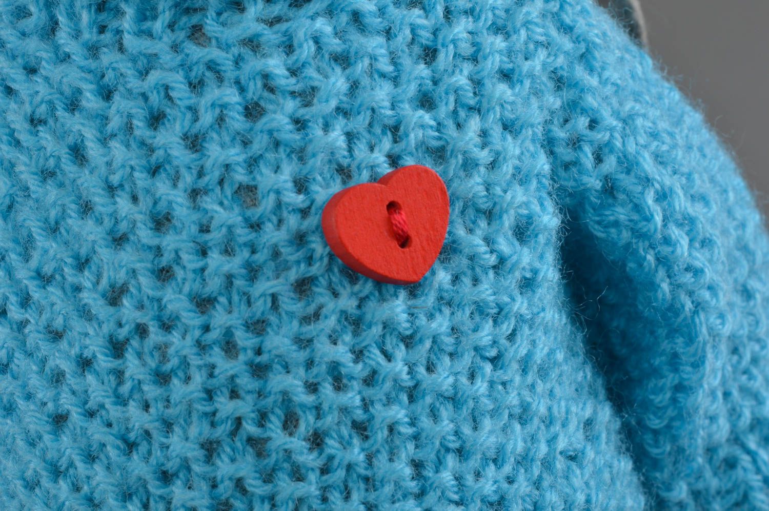 Оригинальная текстильная игрушка заяц в синем свитере для детей и декора фото 5