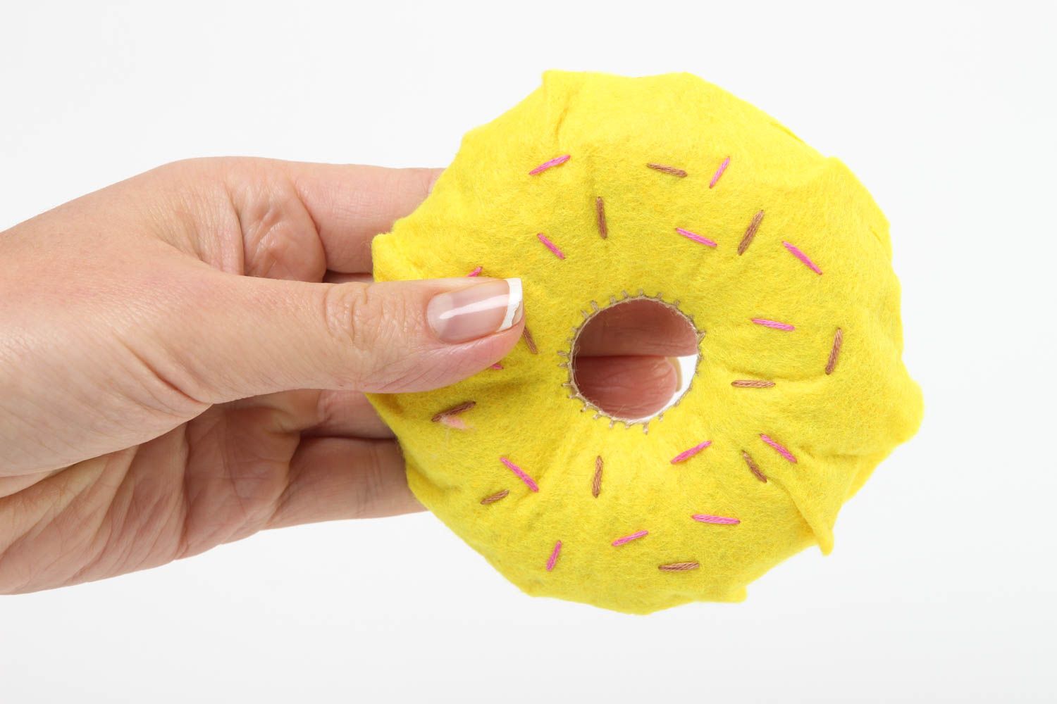 Kreatives Spielzeug handmade Donut Geschenk aus Filz Deko Kuchen klein weich foto 5