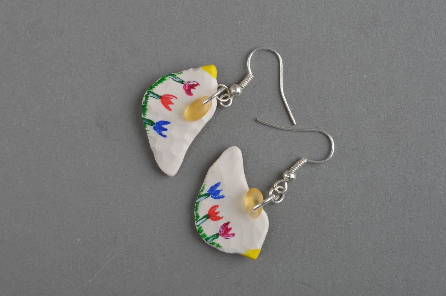 Boucles d'oreilles blanches à motif floral en pâte polymère faites main Oiseaux photo 2