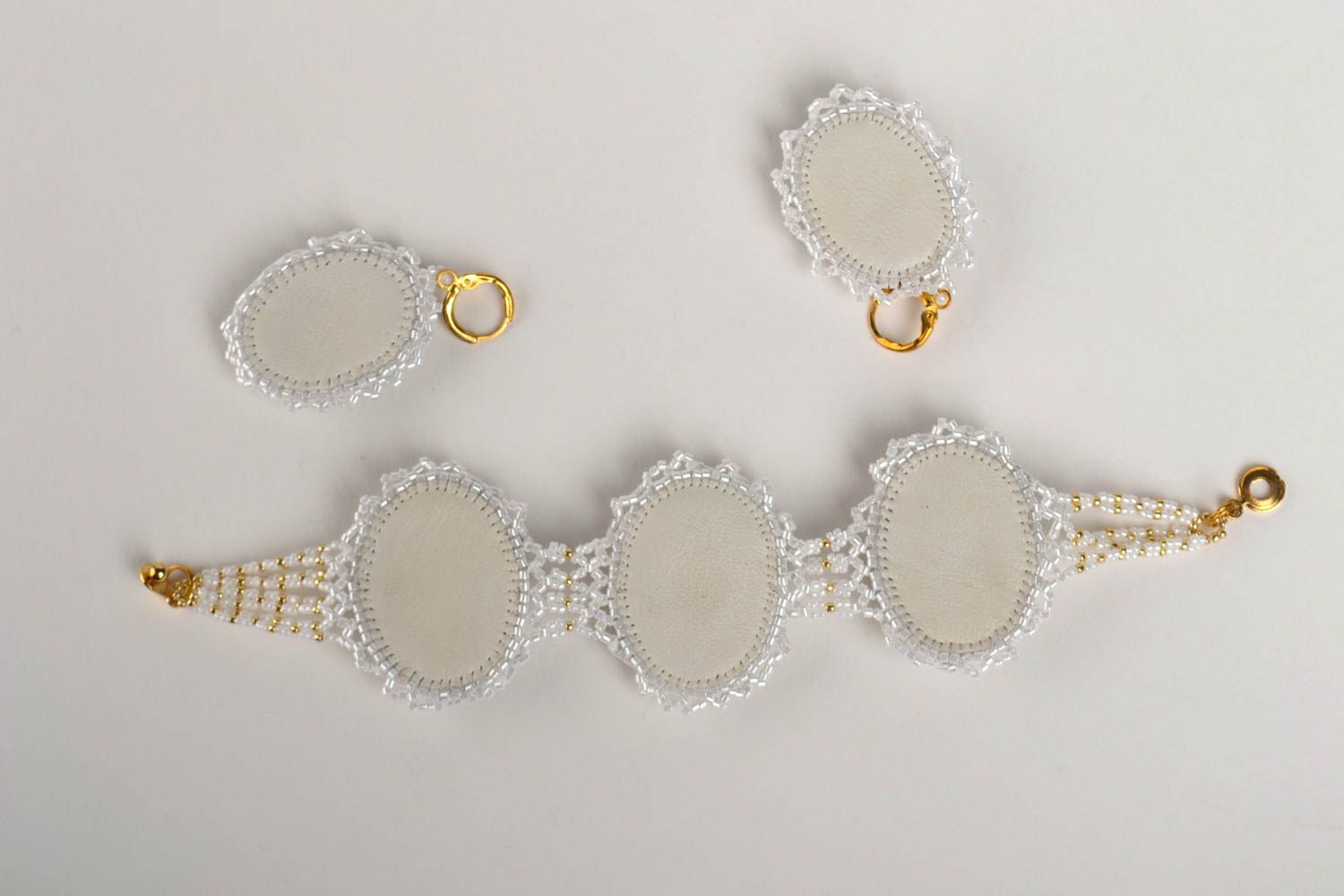 Parure Bijoux faits main Bracelet boucles d'oreilles blancs vintage Cadeau femme photo 2