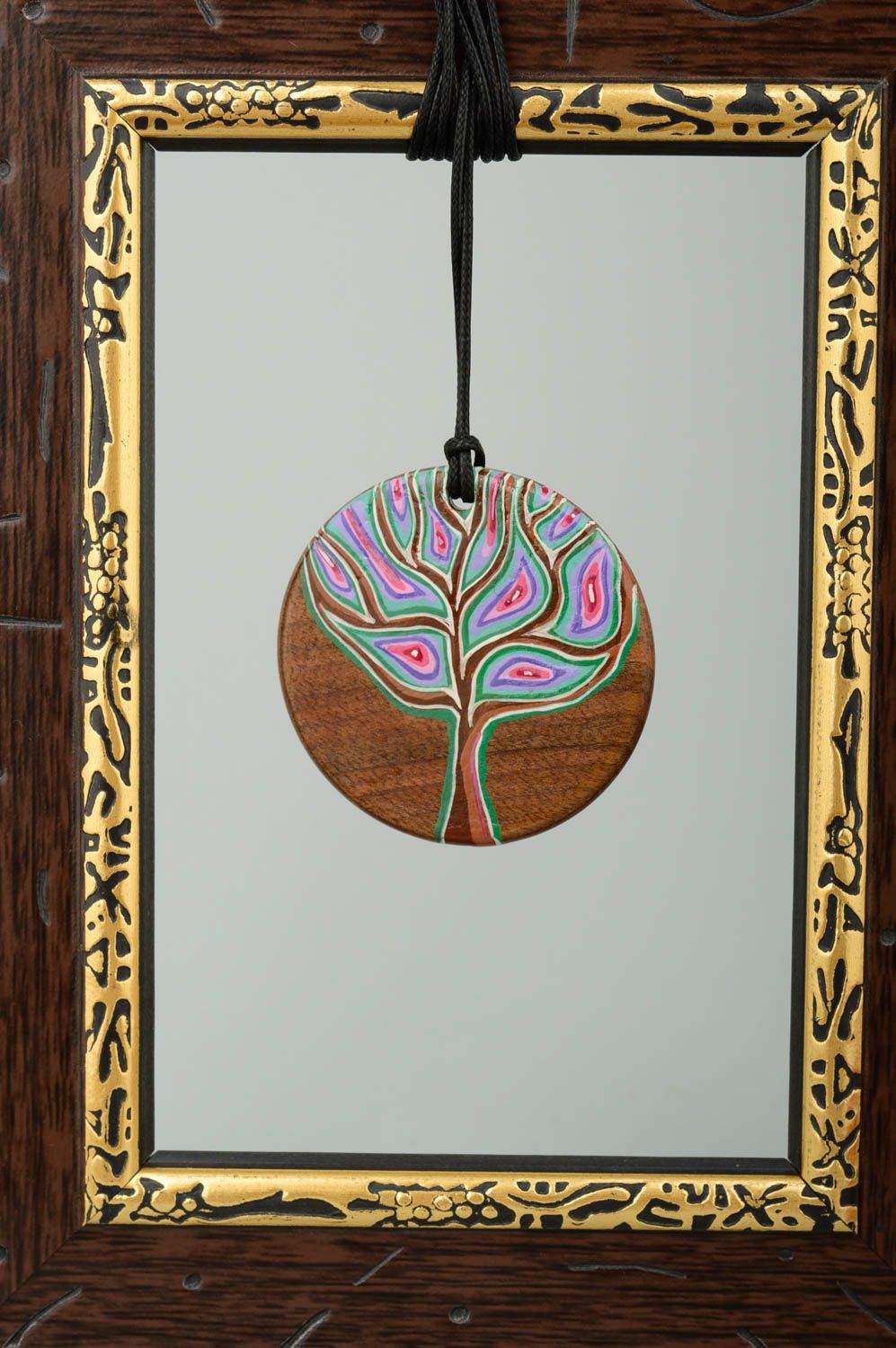 Кулон ручной работы украшение на шею с росписью аксессуар из дерева красивый фото 1