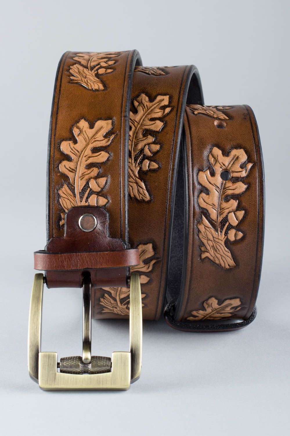 Cinturón de hombre de cuero natural marrón artesanal con hebilla de acero foto 3