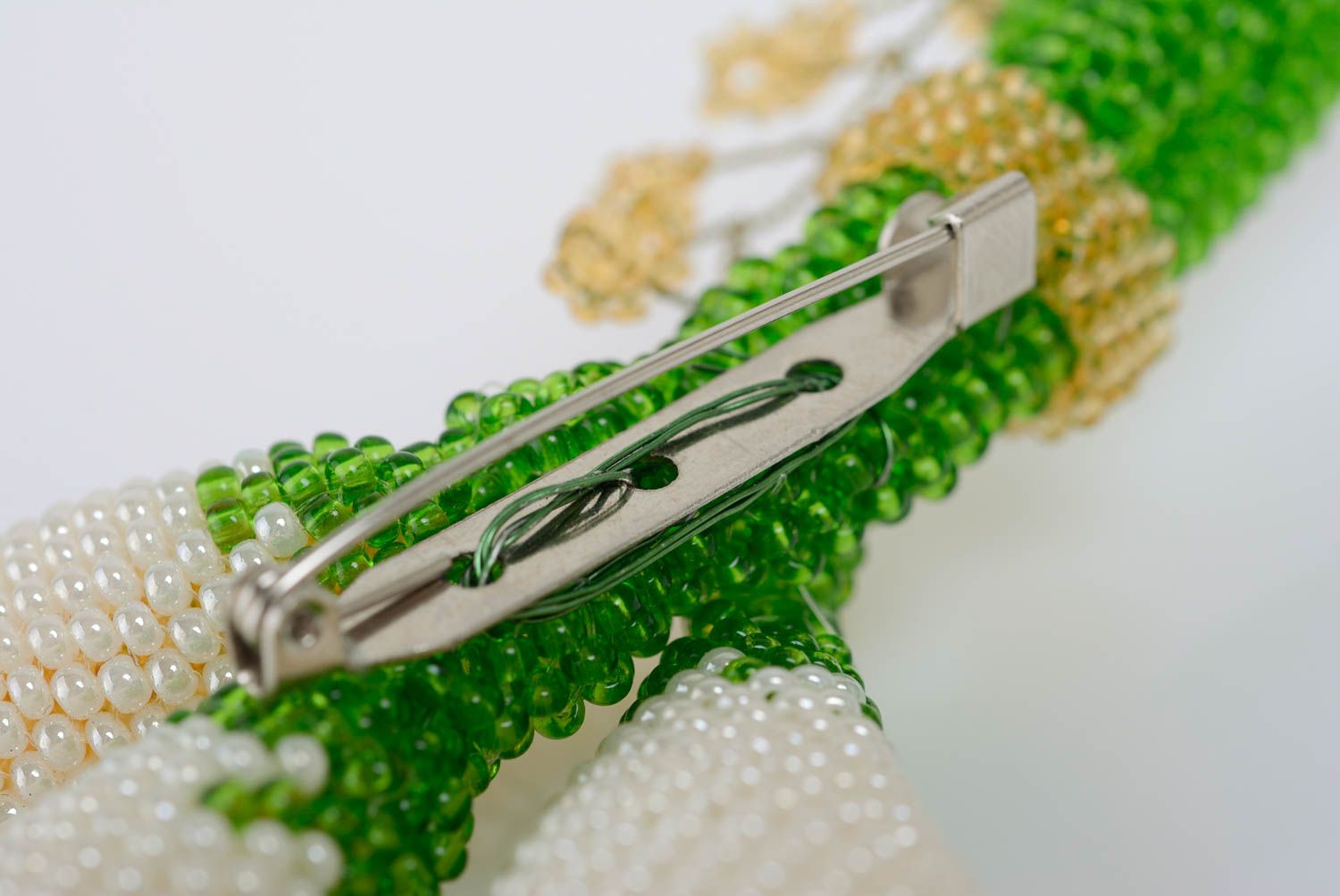 Broche en perles de rocailles faite main Calla des marais bijou de design  photo 3