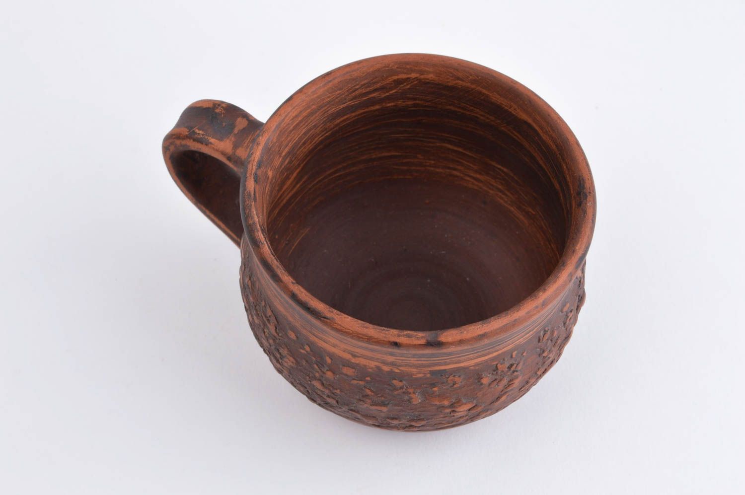 Red clay drinking cup with handle and rustic pattern photo 3