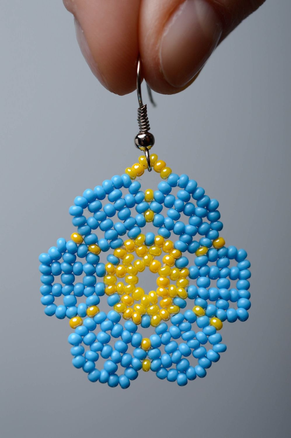 Boucles d'oreilles en perles de rocaille bleues et jaunes photo 4