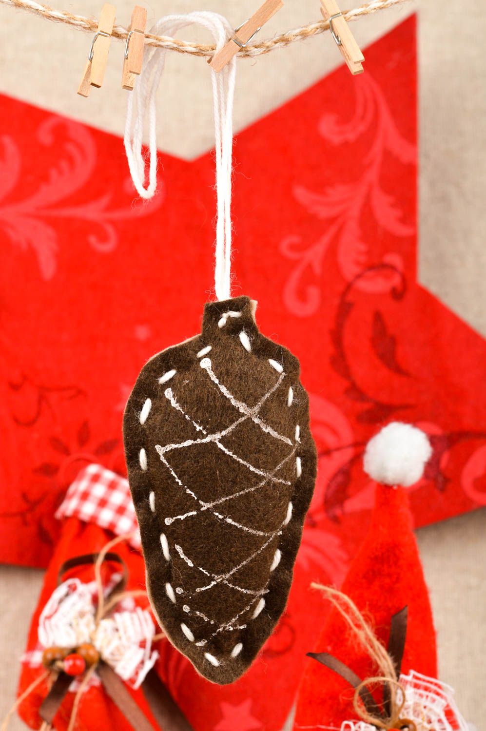 Игрушка на елку ручная работа шишка декор для дома новогоднее украшение фото 1