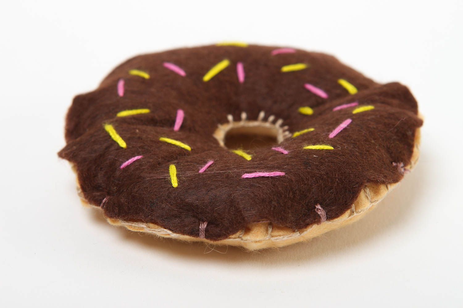 Peluche donut marron faite main Jouet feutrine original Cadeau pour enfant photo 2