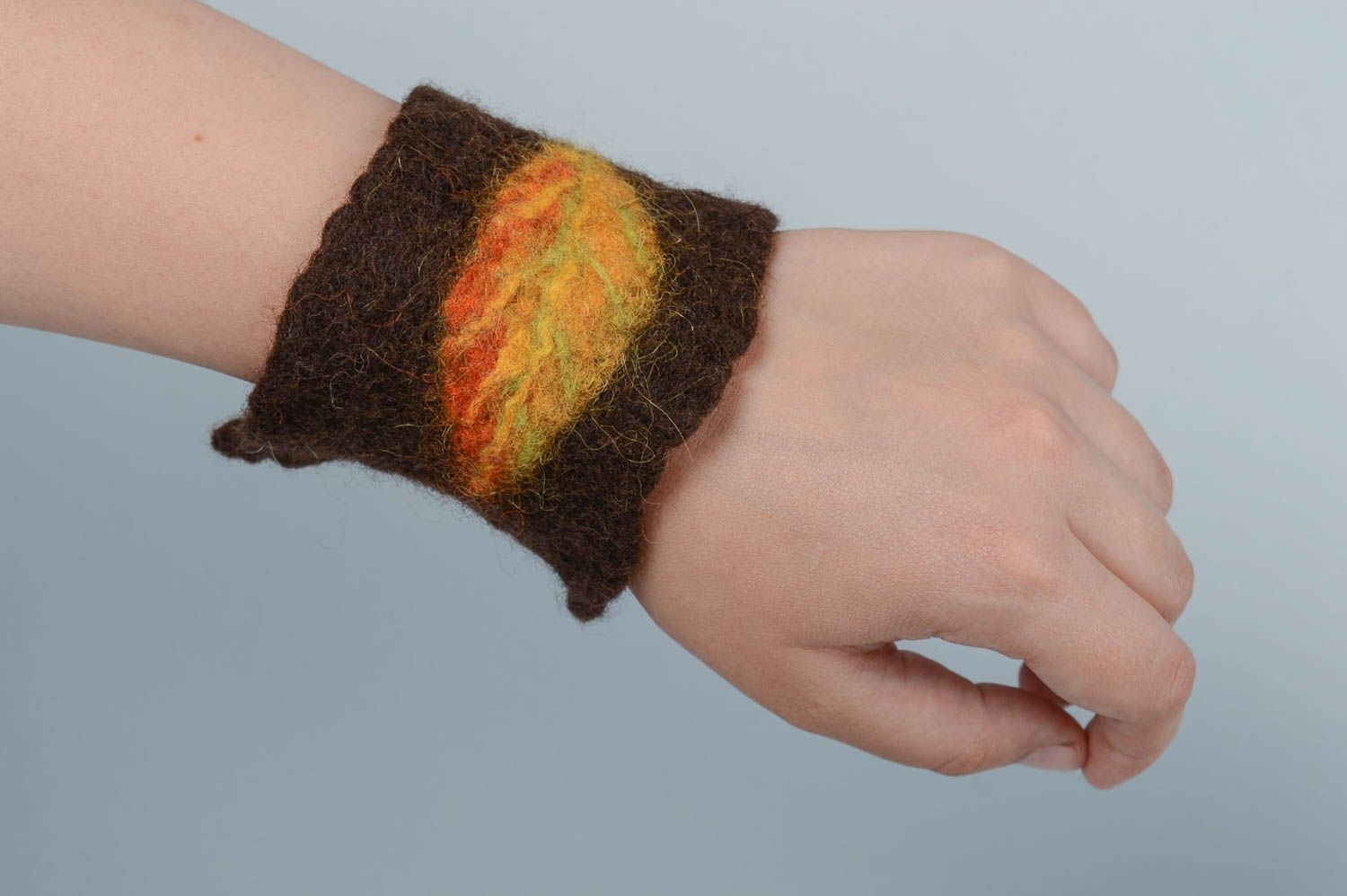 Bracelet en laine Bijou fait main large marron feutré automne Cadeau pour femme photo 5