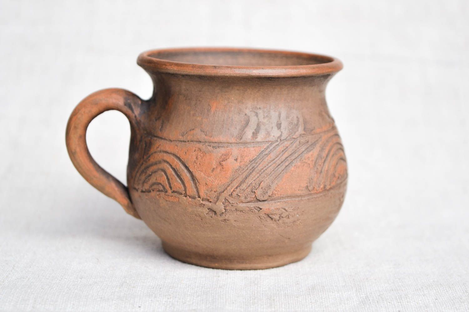 Tasse en argile faite main Mug marron peint à motifs Vaisselle originale photo 4