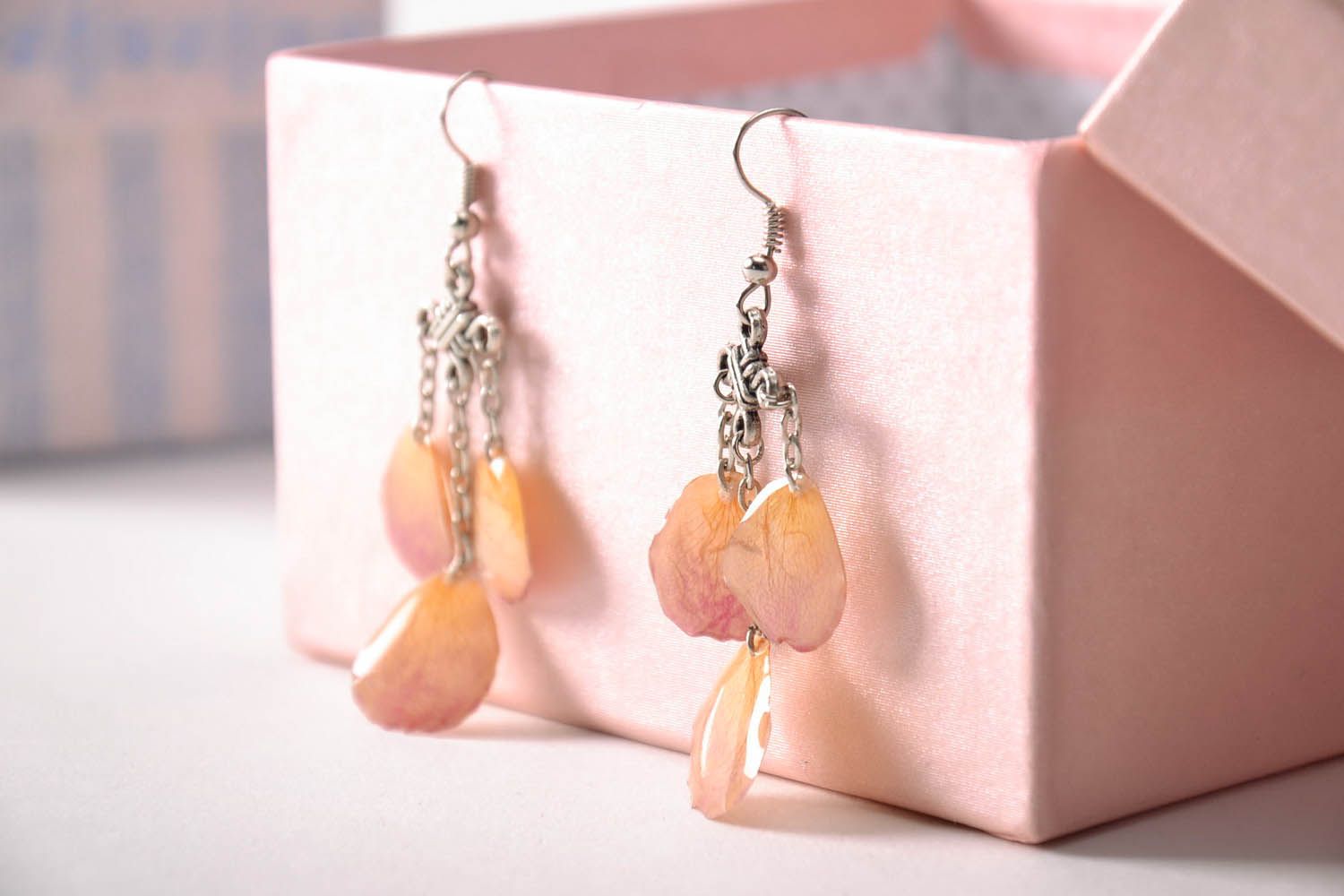 Earrings with flower petals photo 4
