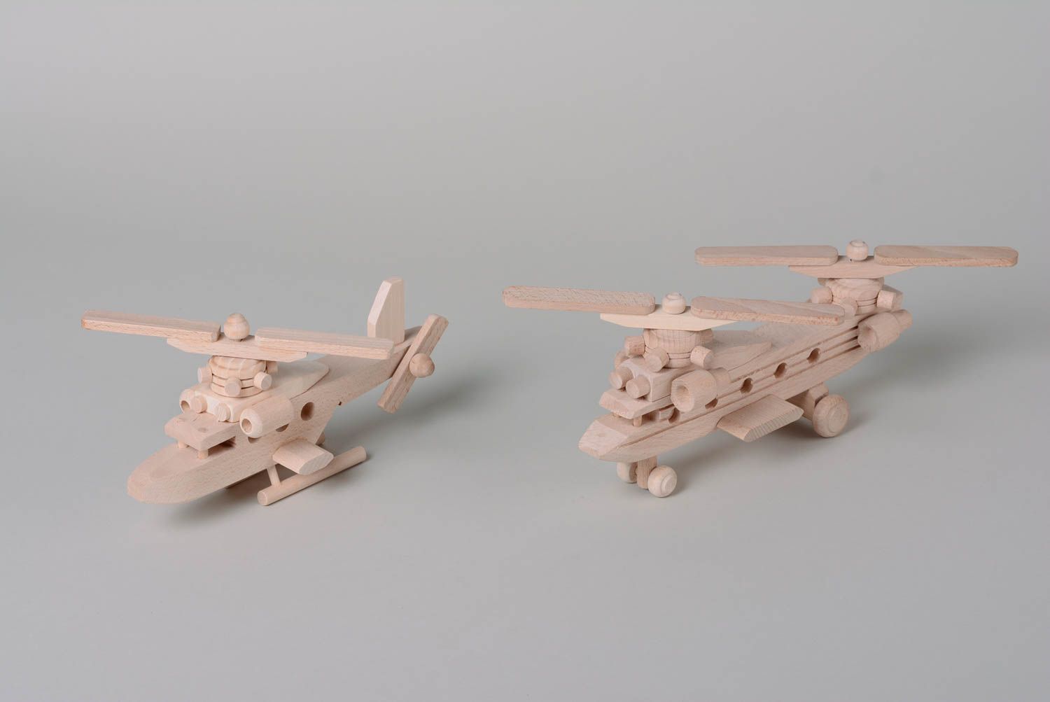 Set de jouets écologiques en bois avions hélicoptères 4 pièces faits main photo 5