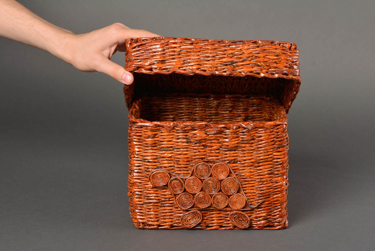 Beautiful handmade paper box design woven paper basket newspaper craft photo 4