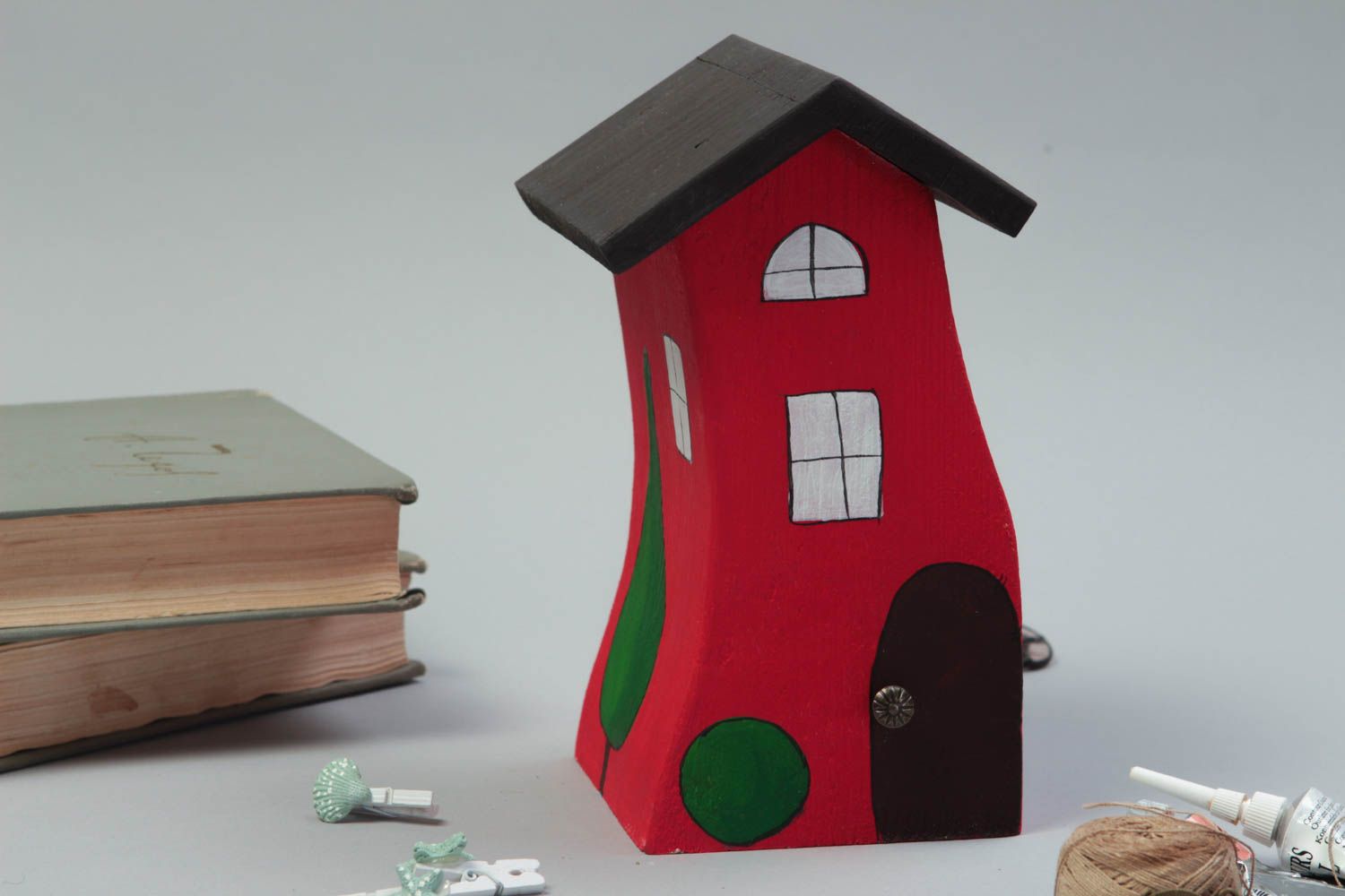 Maisonnette en bois faite main Petite figurine Cadeau original rouge écologique photo 1