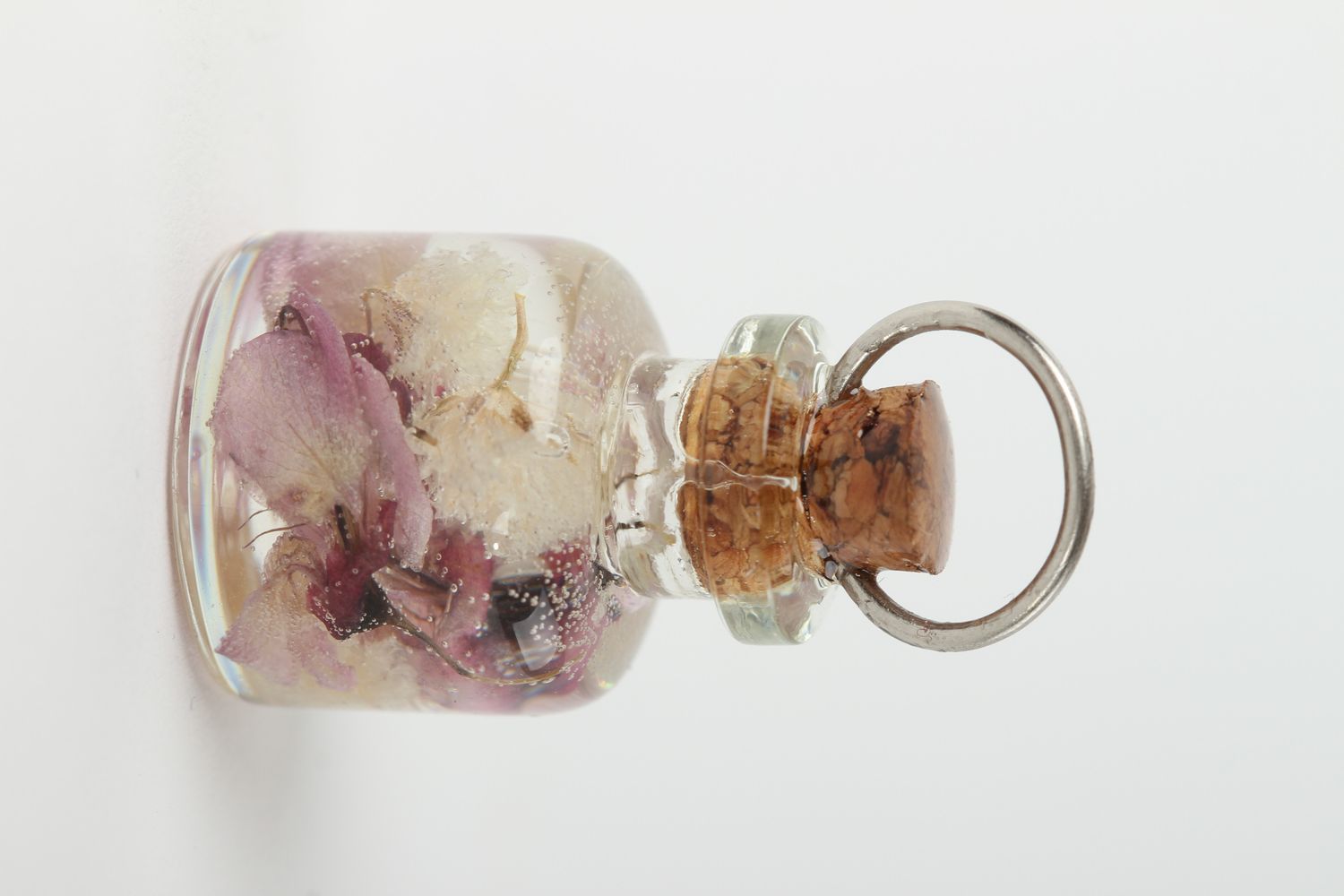 Ciondolo di resina epossidica fatto a mano pendente originale da donna
 foto 2
