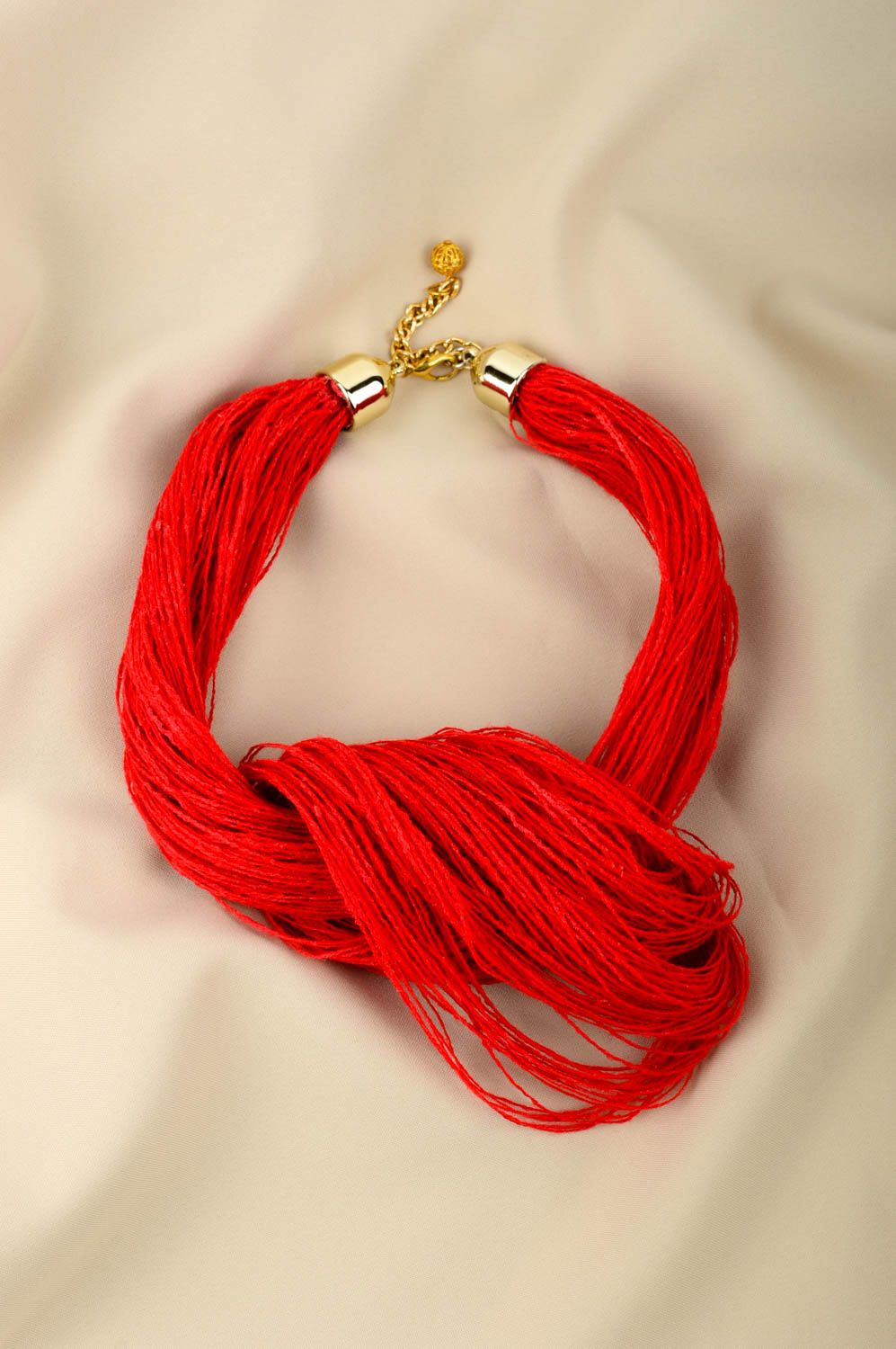 Collier textile Bijou fait main rouge en fils volumineux Cadeau pour femme photo 2