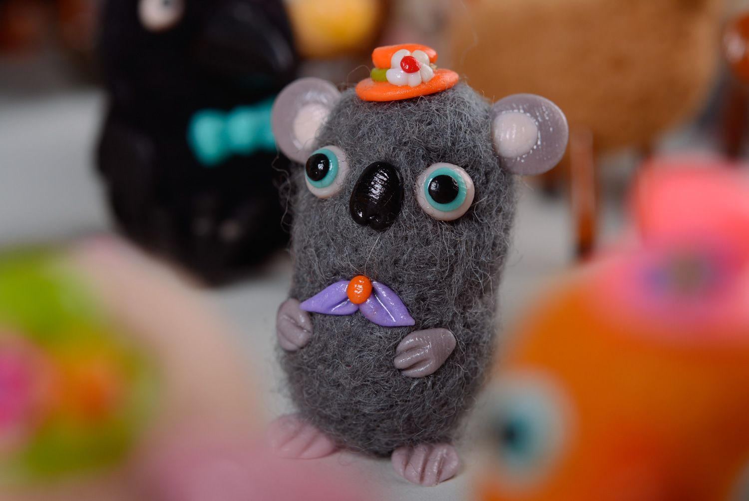 Handmade miniatur Kuscheltier Koala in Trockenfilzen Technik foto 4