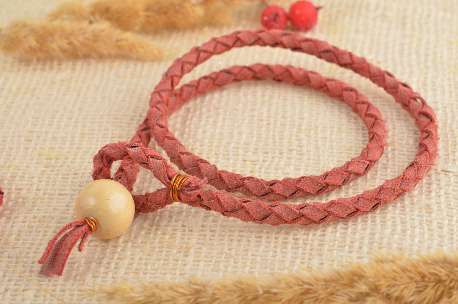 Wildleder Armband handmade Damen Schmuck Geschenk für Frauen in Rot modisch foto 1