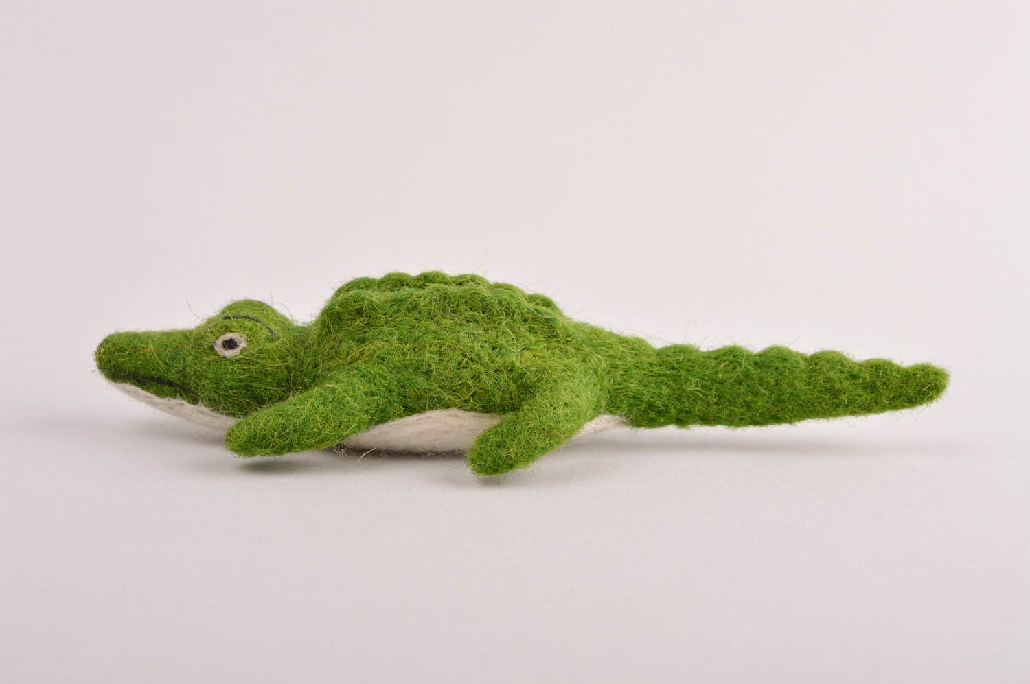 Peluche crocodile Jouet fait main en laine feutrée original Cadeau pour enfant photo 4