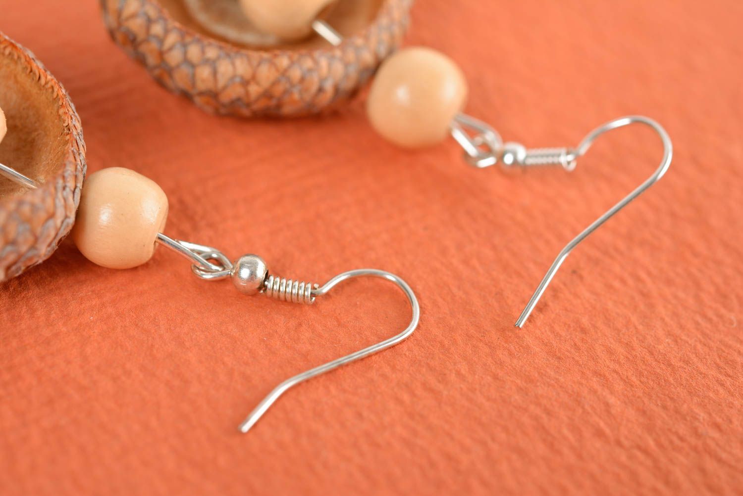 Perlen Ohrringe aus Holz mit Eicheln künstlerische Designer Öko Handarbeit schön foto 4