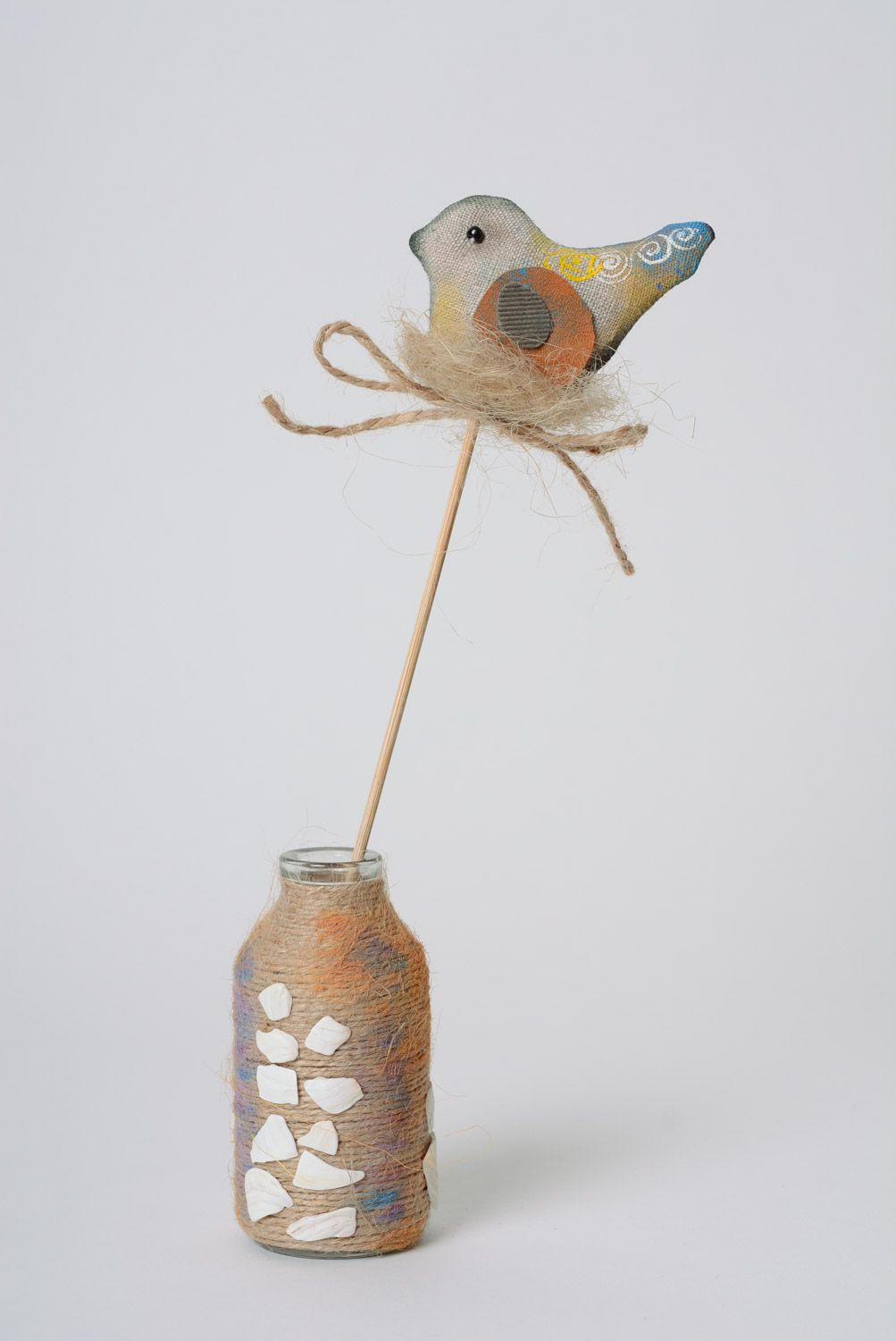 Серая текстильная птичка на палочке мягкая из льна ручной работы для вазонов фото 3