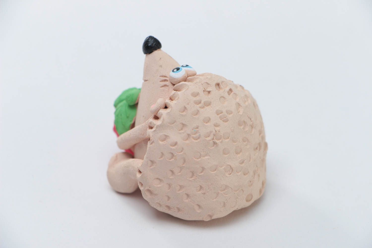 Kleine beige nette handgemachte keramische Statuette Igel aus Gips für Interieur foto 4